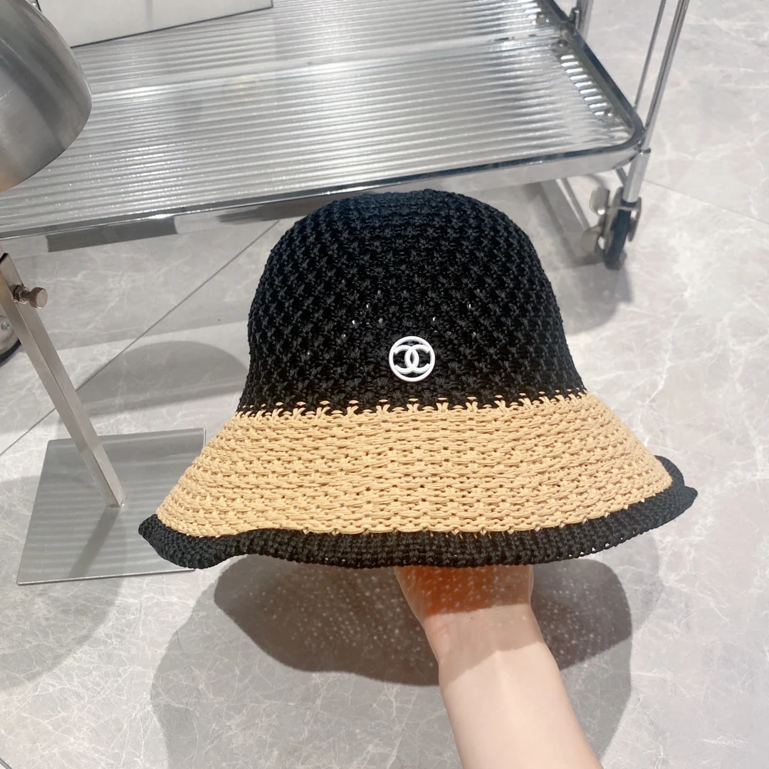 Соломенная рыбацкая шляпа Chanel - черная