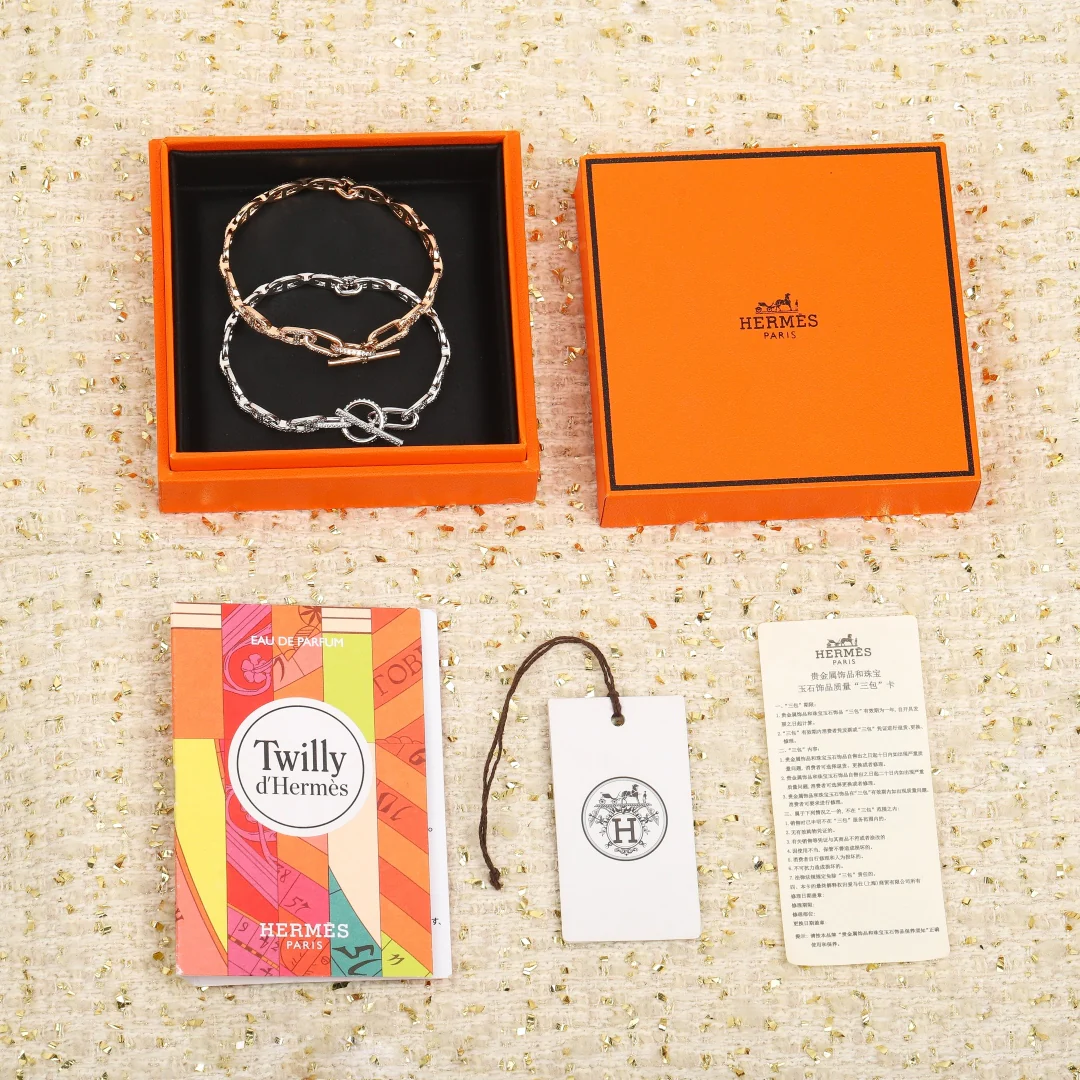 Браслет Hermes ?Копытце свиньи?, полностью украшенный бриллиантами, артикул 2506013.