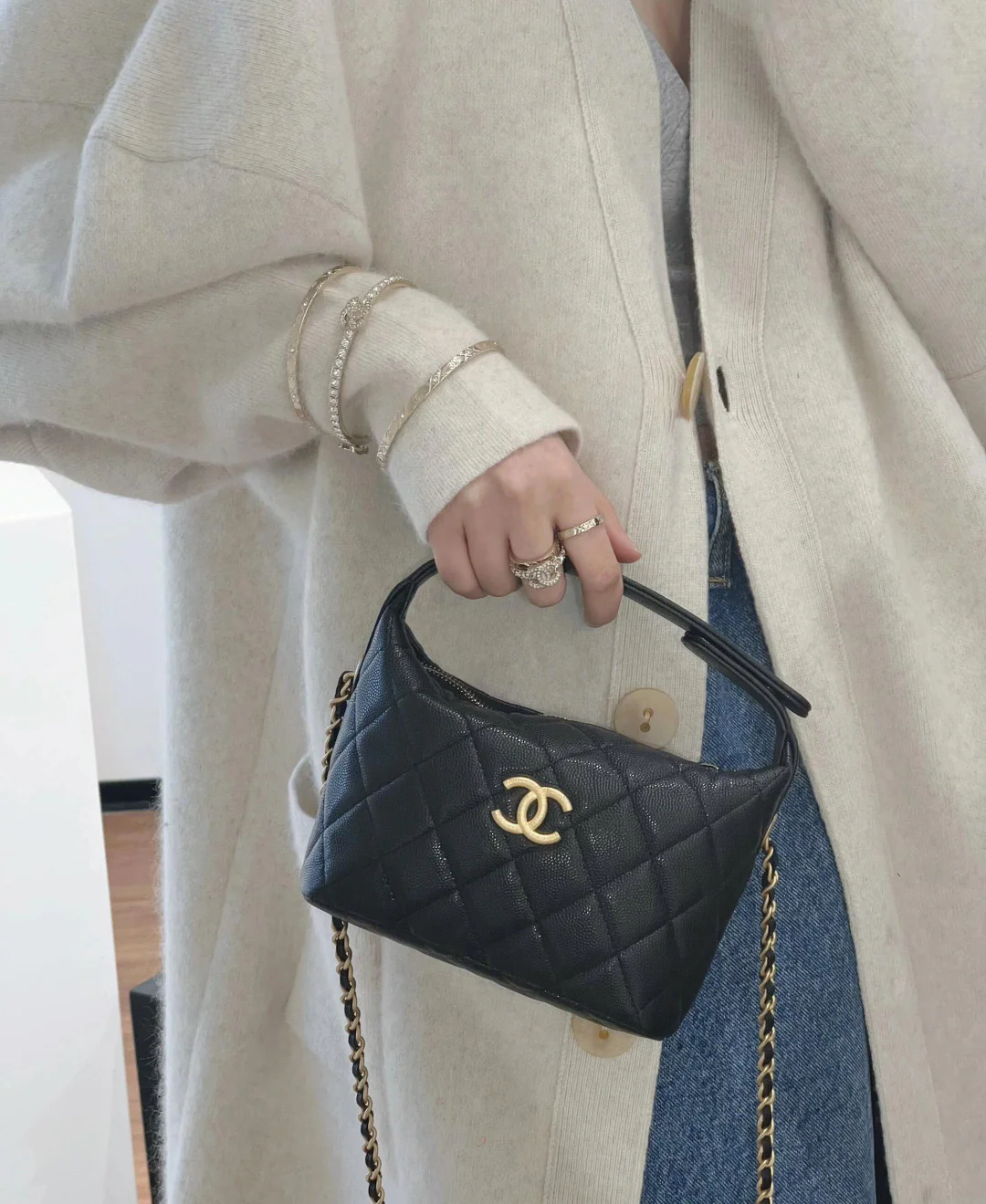 Браслет Chanel ?Три в одном? за 25 пенсов — множество вариантов ношения.