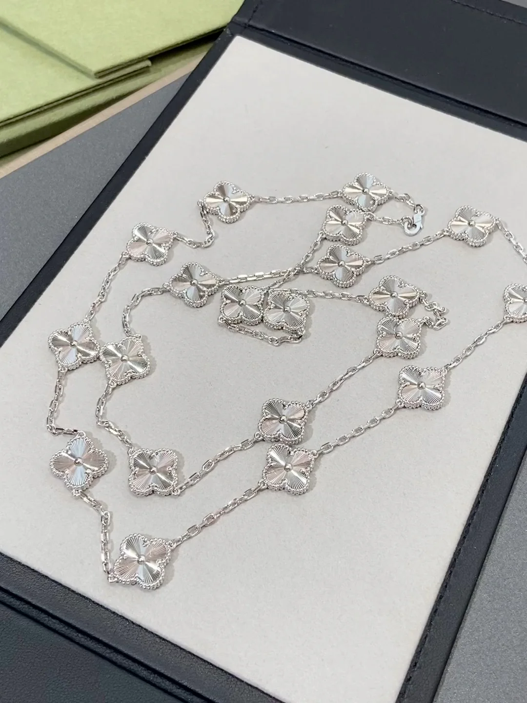 Van Vek - Колье 029