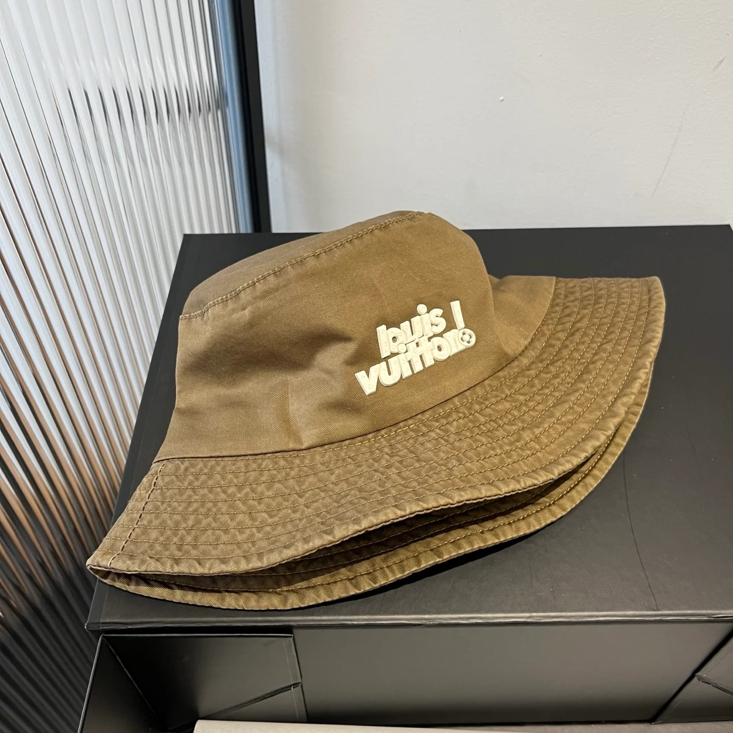 LV - Простая рыбацкая шляпа - Оливково-зеленого цвета