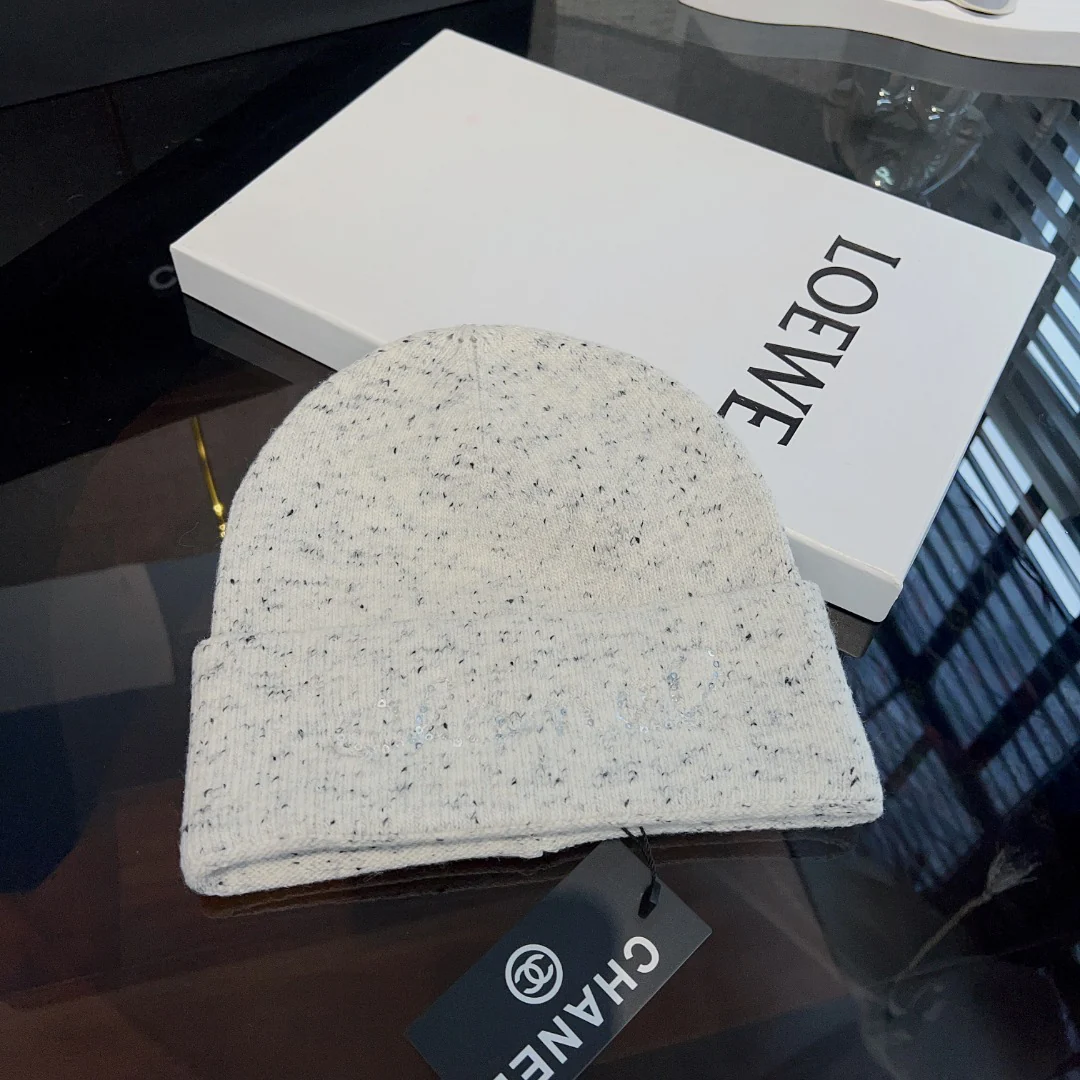 Chanel - Новая вязаная шапка в горошек - Белая