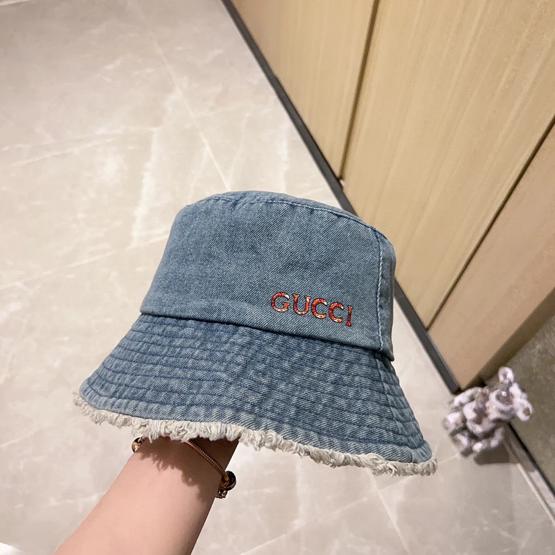 Новинка сезона весна/лето 2023 от Gucci - Джинсовая панама с бахромой - Синяя