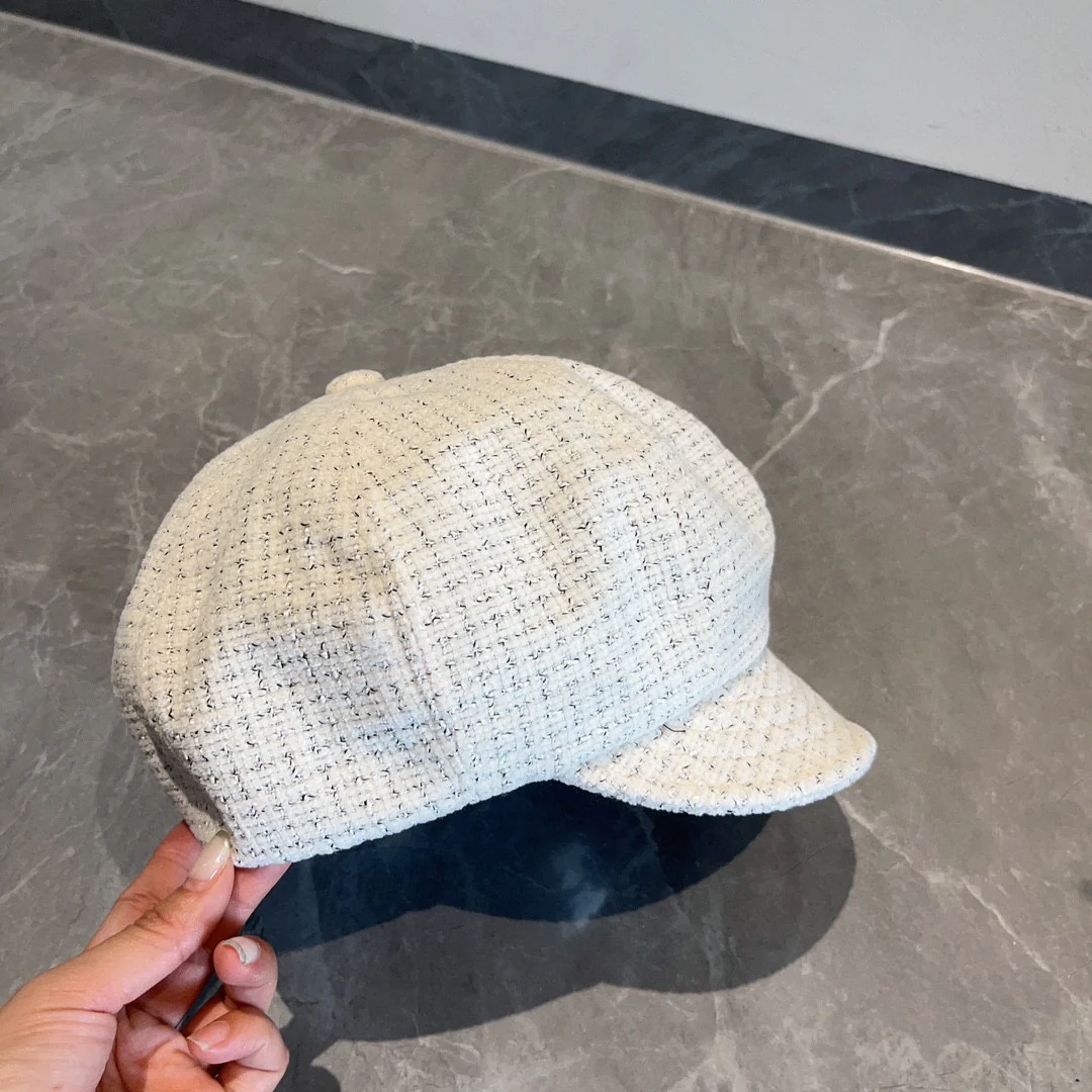 Chanel - Элегантная бейсболка в стиле Chanel - Белая