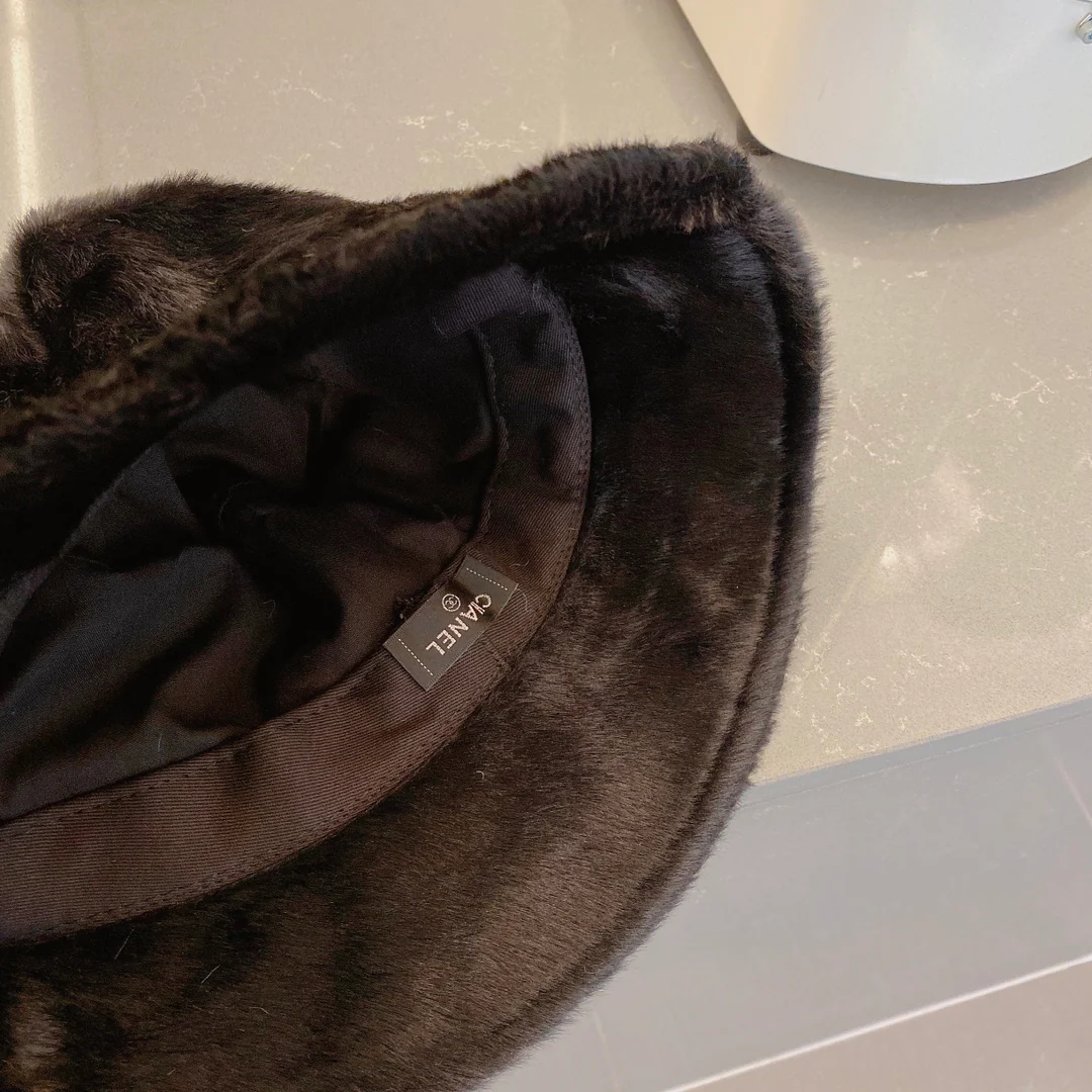 Chanel - Рыбацкая шляпа из кроличьего меха - Черная