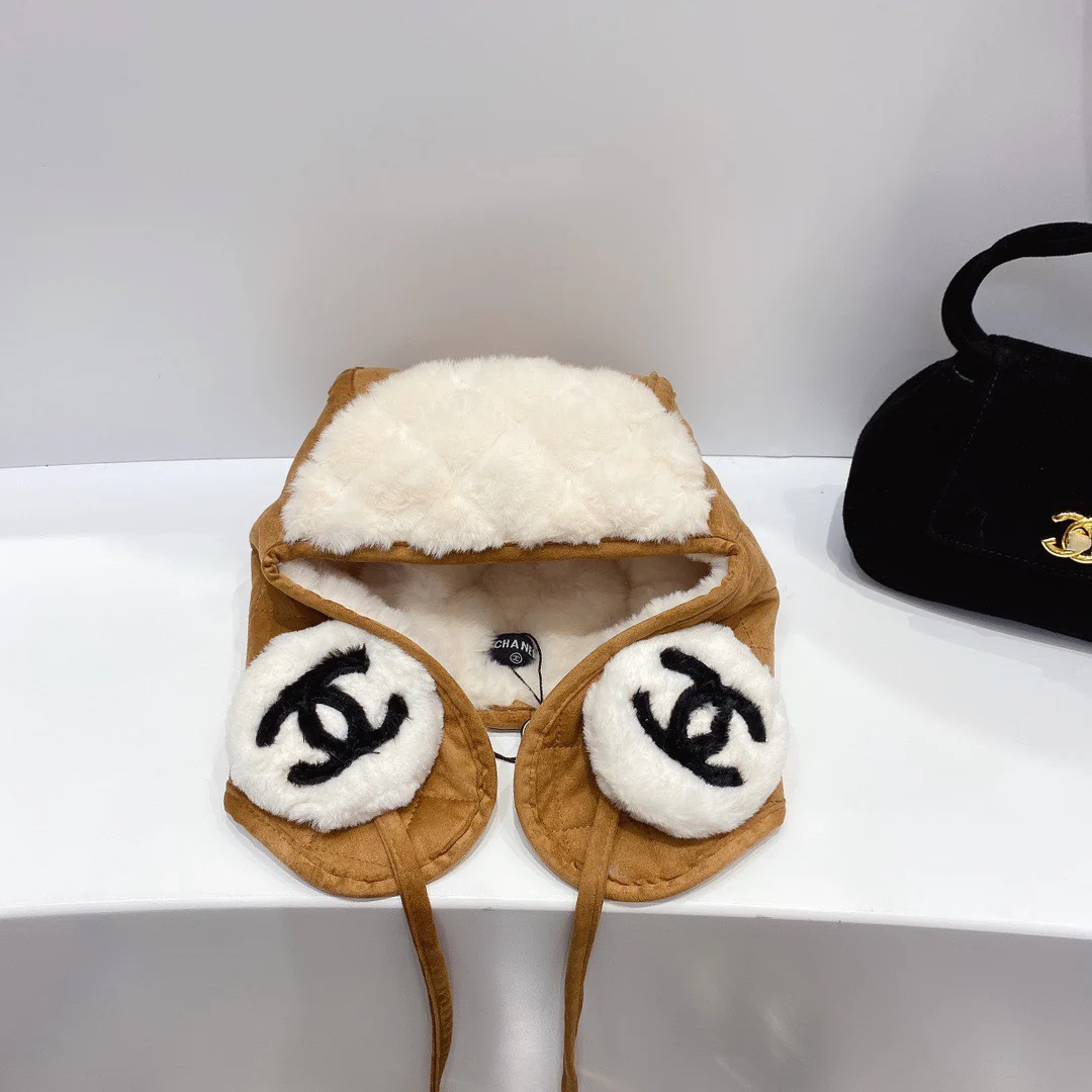 Шляпа Chanel с защитой ушей, коричневая.