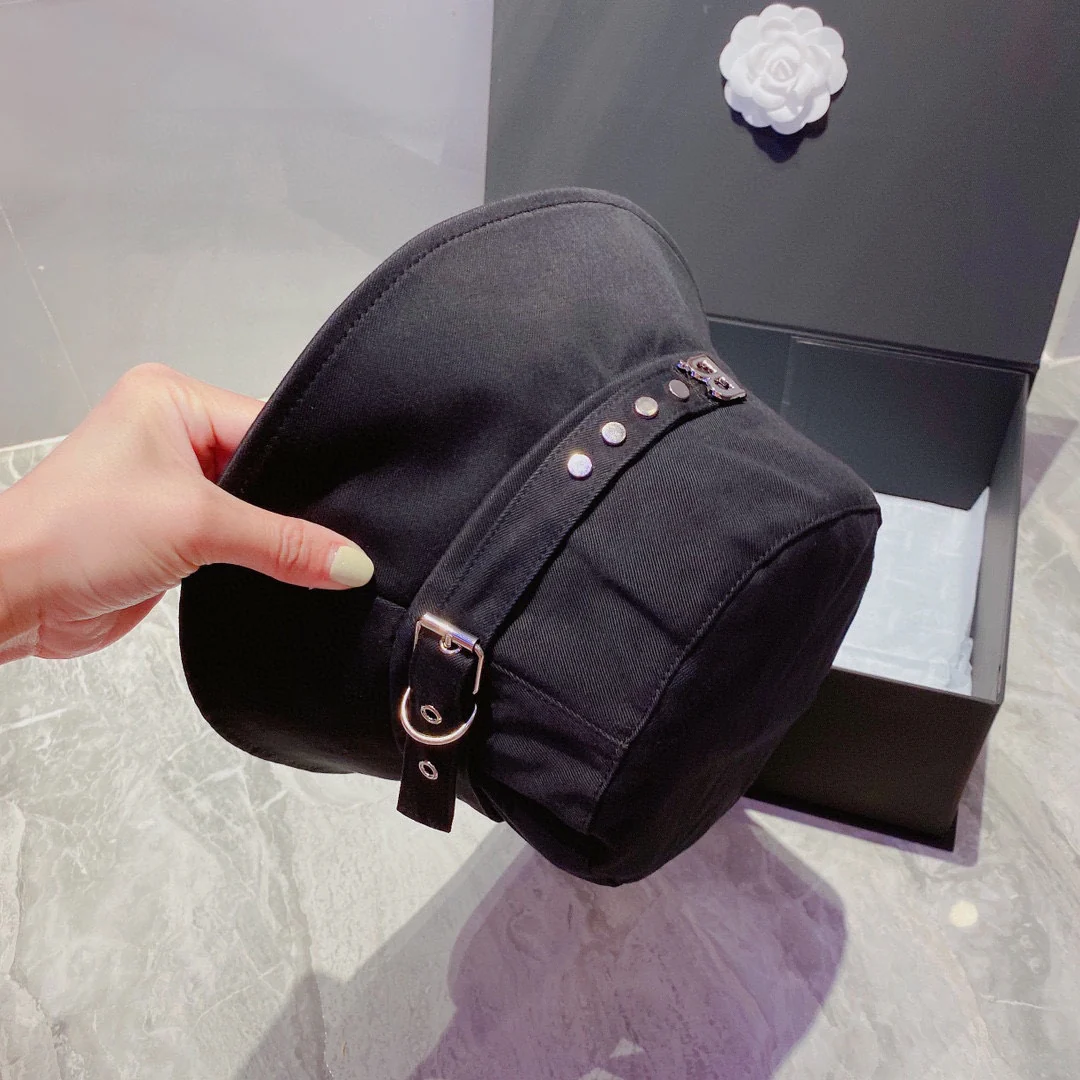 Balenciaga - Пряжка в форме буквы B - Рыбацкая шляпа