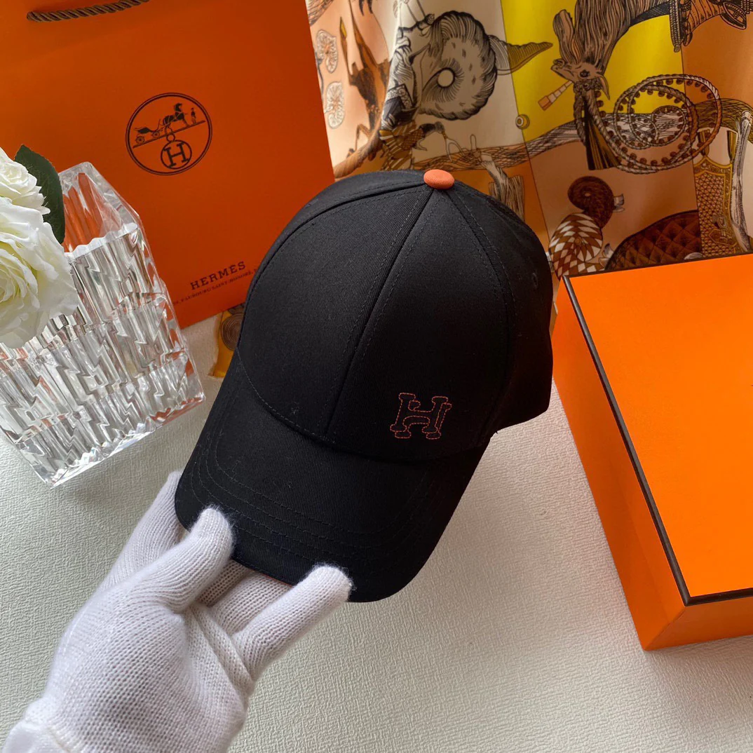 Вышитая бейсболка Hermes - черная