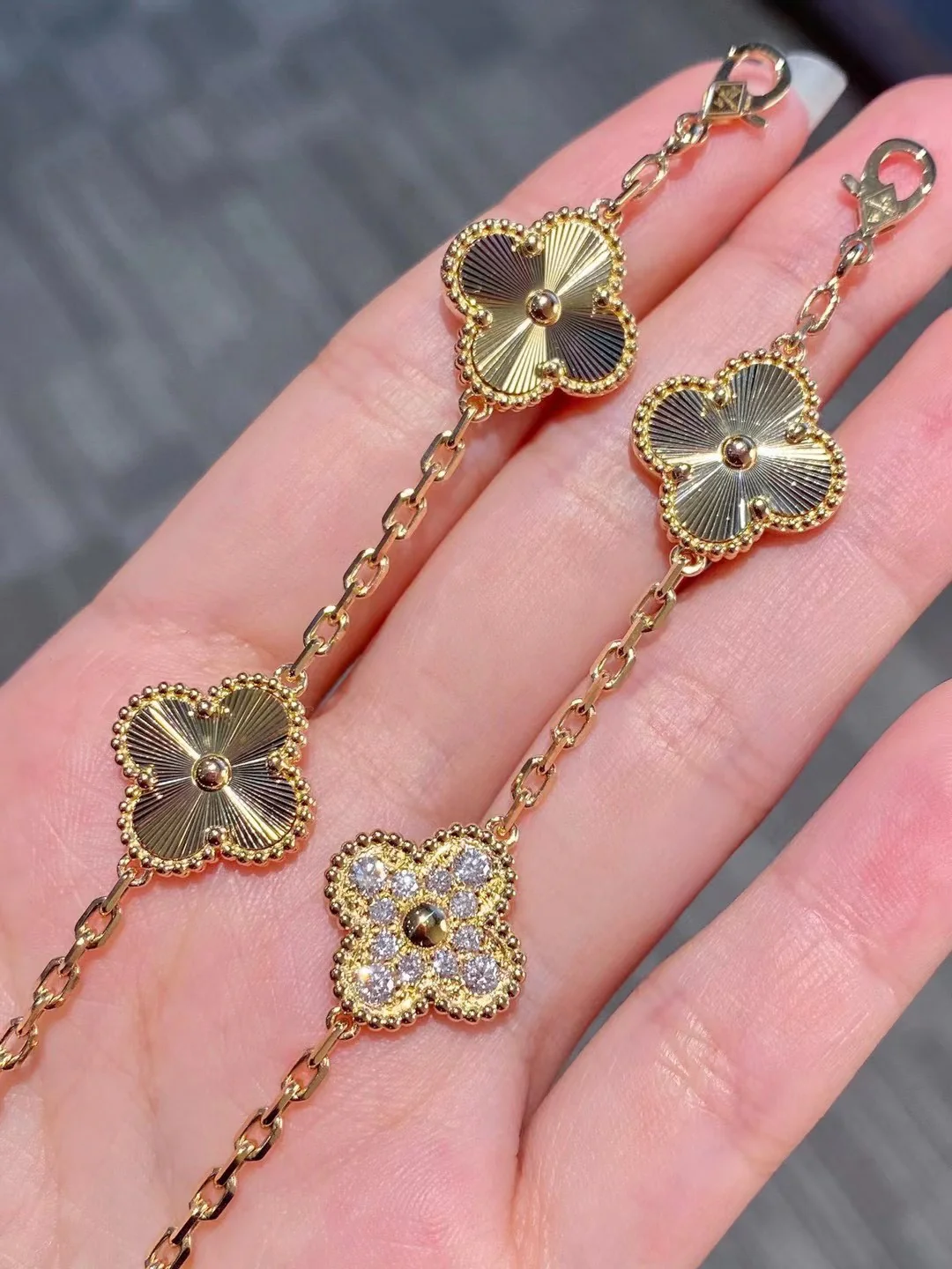 VCA-Браслет 001