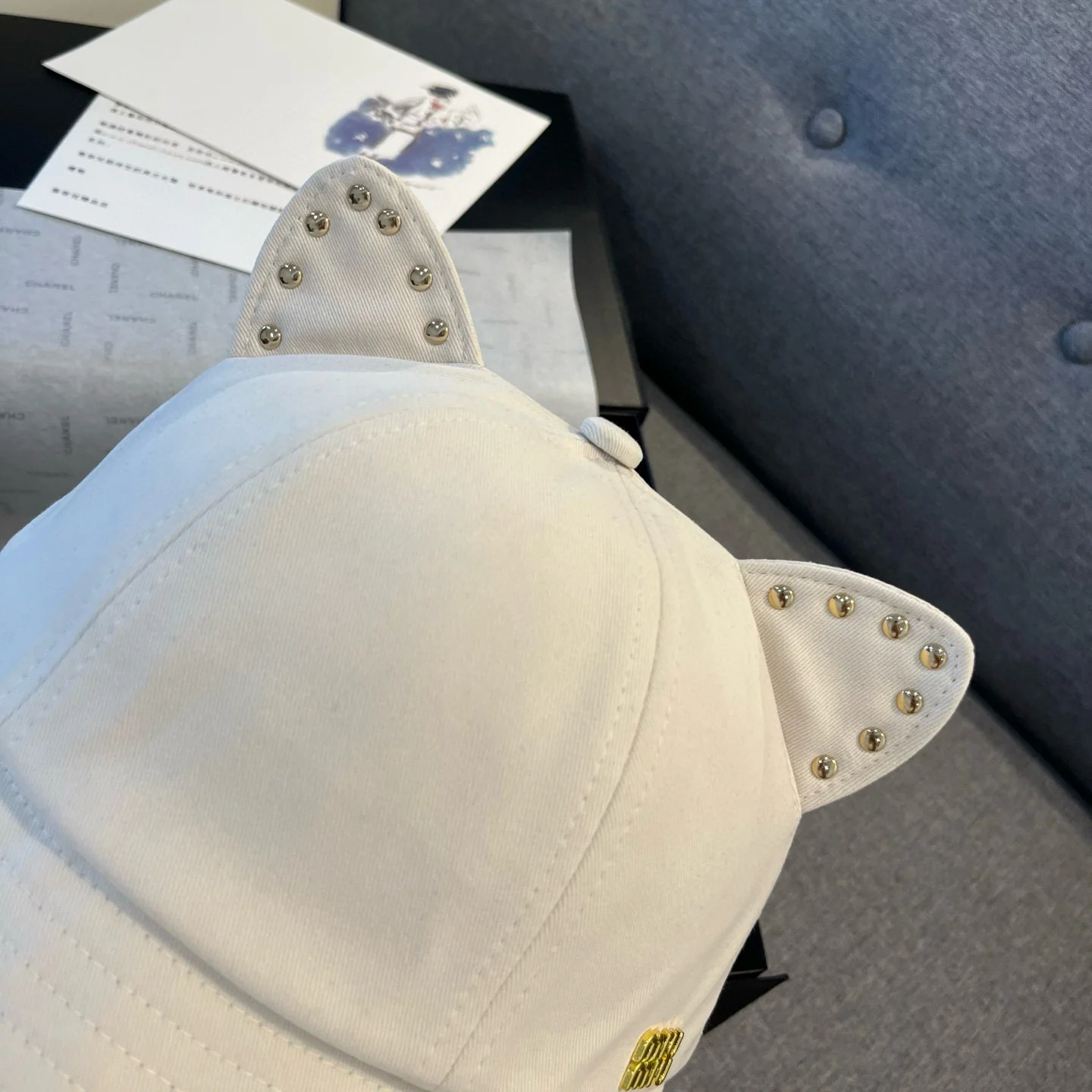 Рыбацкая шляпа Miu Miu с кошачьими ушками - белая