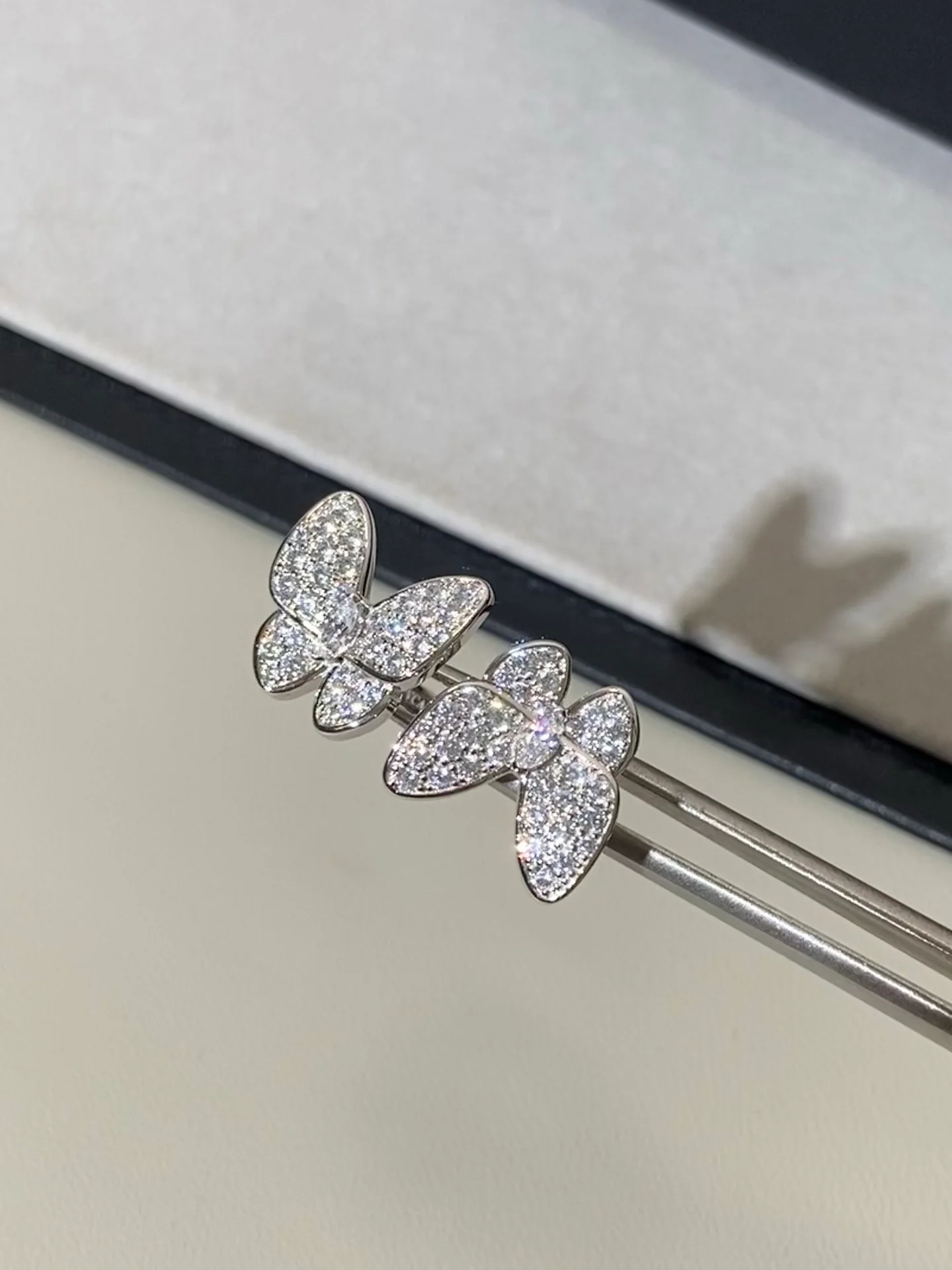 Ван Век - Кольцо 083