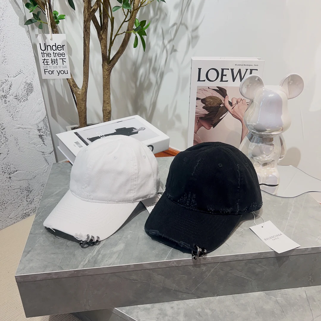 Новинки Balenciaga весна/лето 2023 - Шляпа с заклепками/Сферическая кепка - Черная