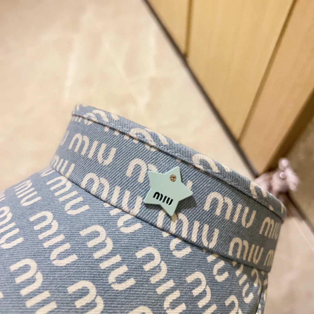 Новинка лета 2023 от Miu Miu - Кепка-козырек - Солнцезащитная шляпа - Светло-голубая