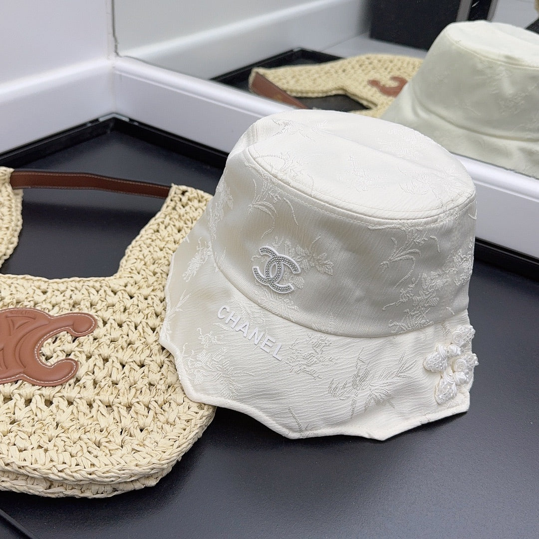 Chanel - Новая шелковая рыбацкая шляпа с цветочным принтом