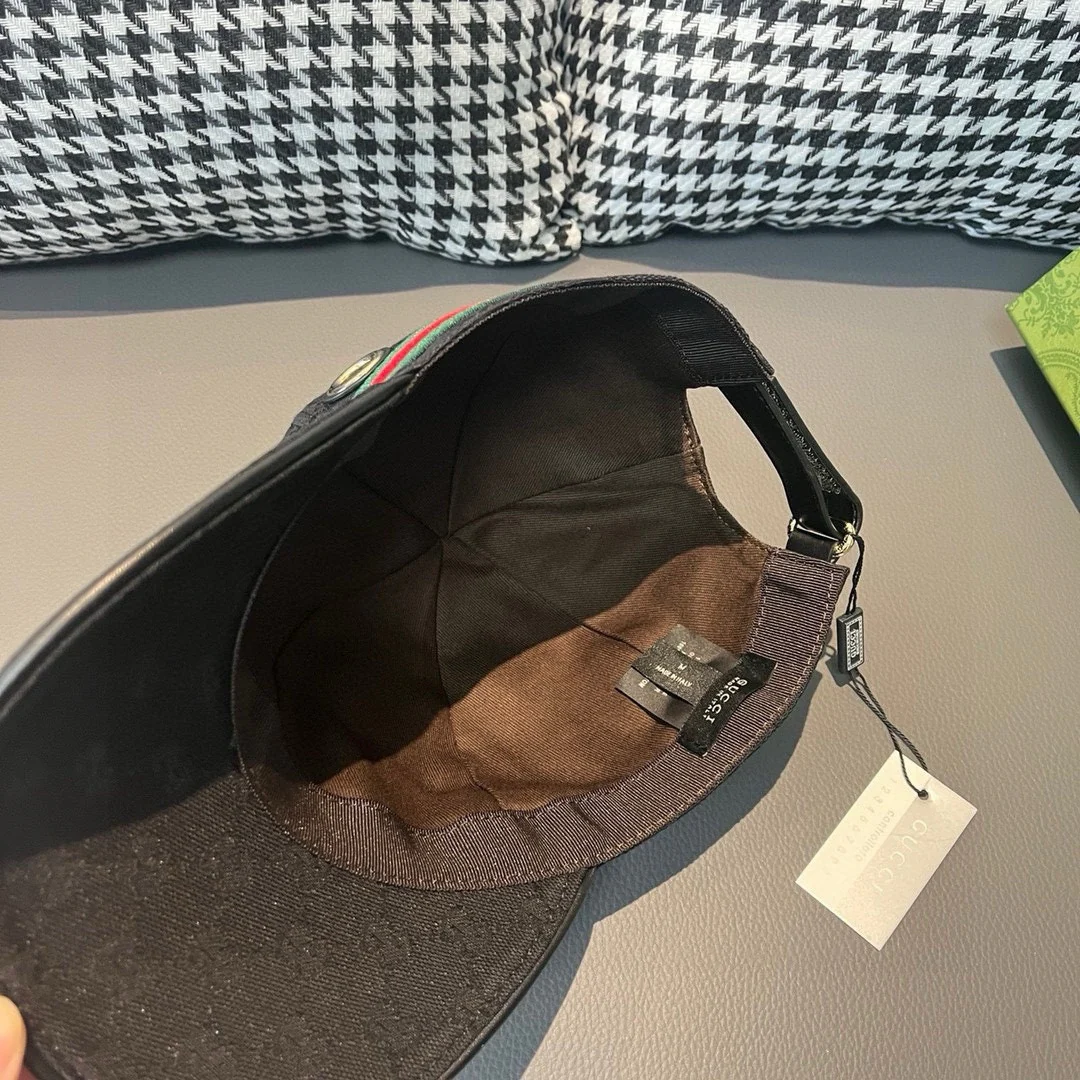 Классическая бейсболка Gucci со стальной пряжкой - черная.