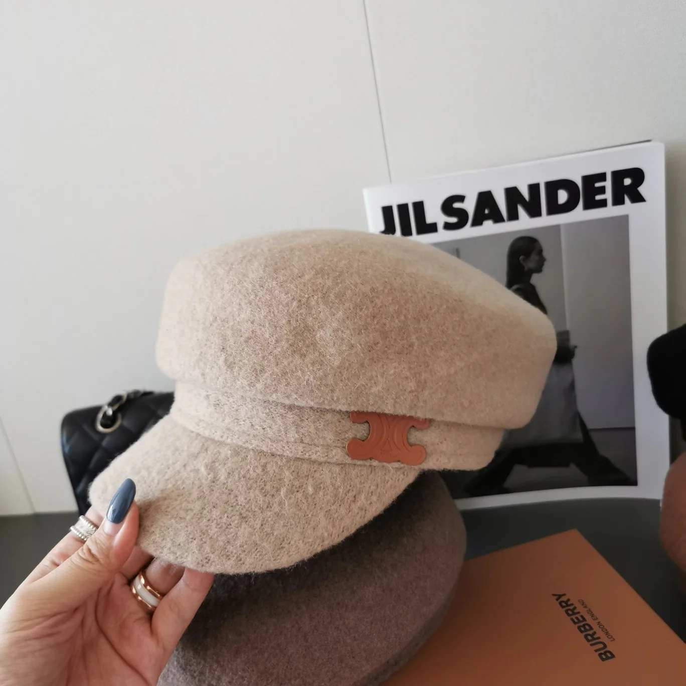 Кашемировый берет Celine с утиным клювом