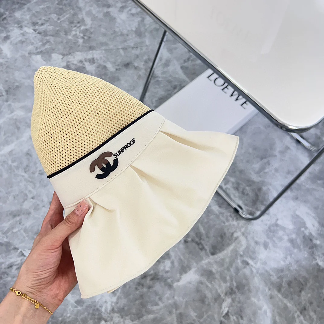 Новая черная виниловая плетеная рыбацкая шляпа Chanel 2024 года - белая