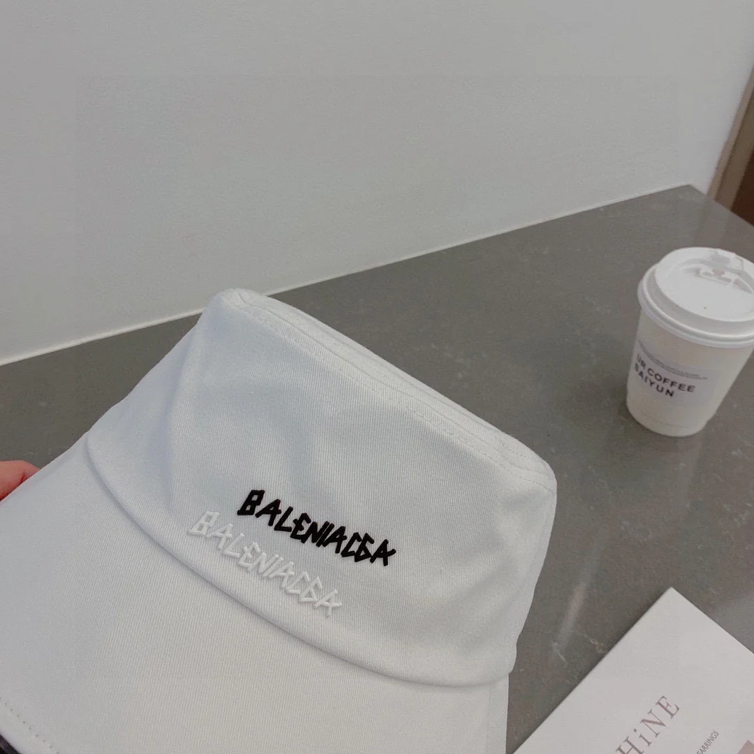 Balenciaga - Новинки весна/лето 2022 - Рыбацкая шляпа - 1