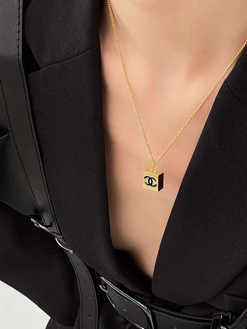 Chanel - Колье 383