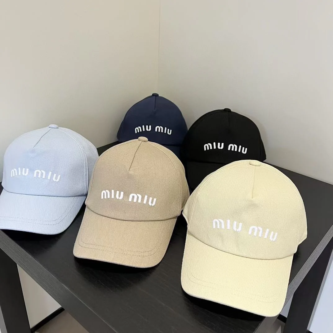 Бейсболка с вышитым логотипом Miu Miu - черная