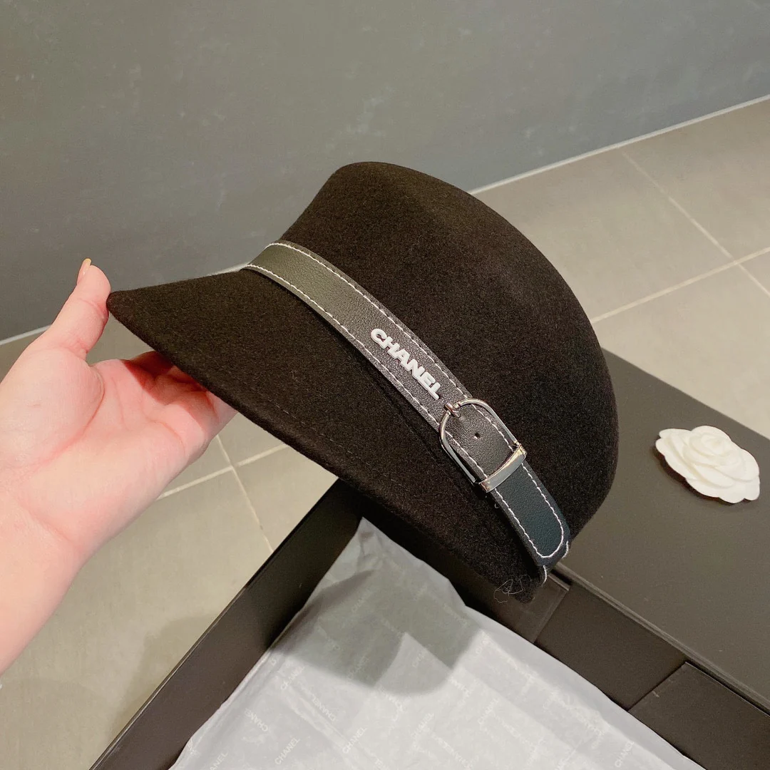 Chanel - Шерстяная кепка-?уточка? - Черная