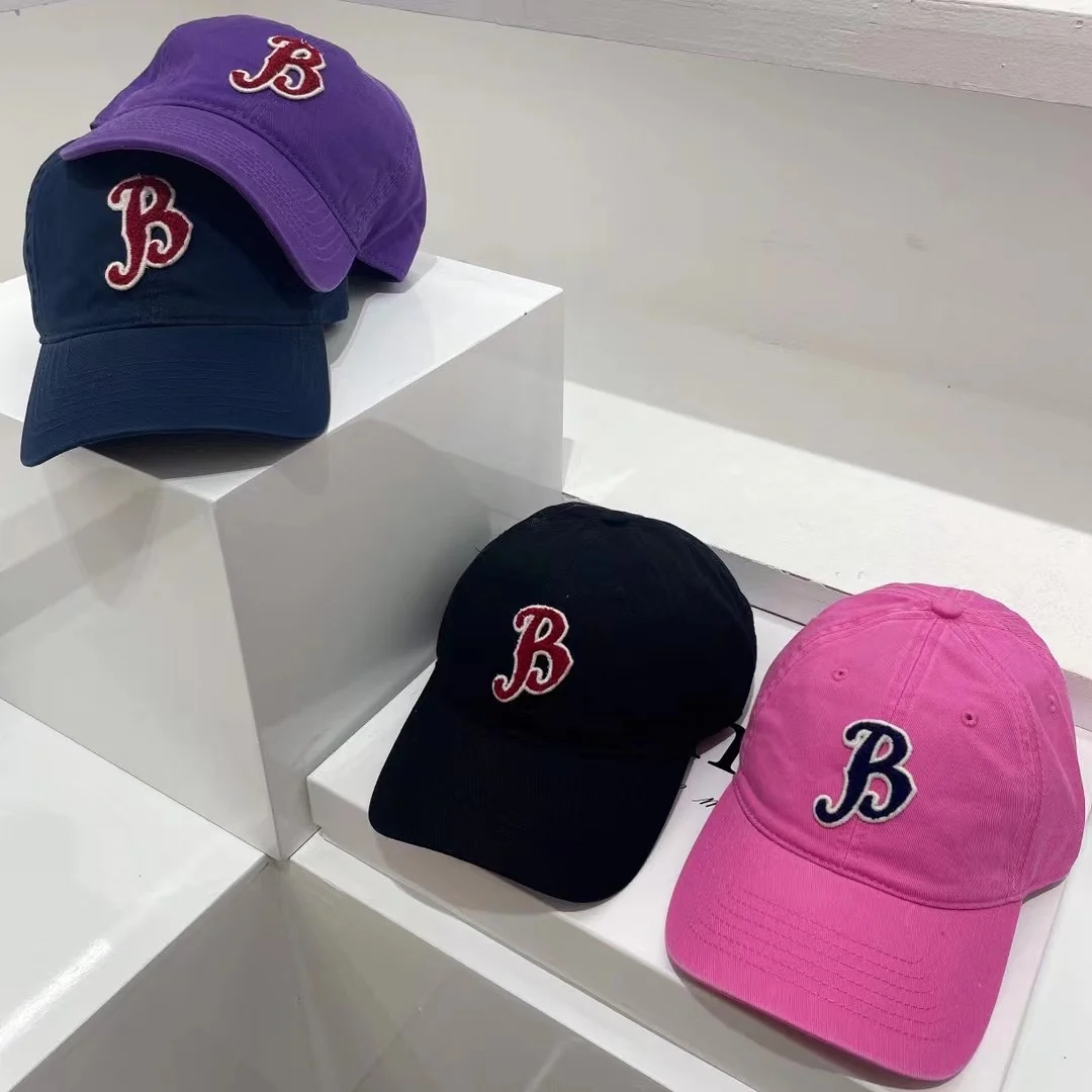 Бейсболка Balenciaga Terry с вышивкой, 2022 год.