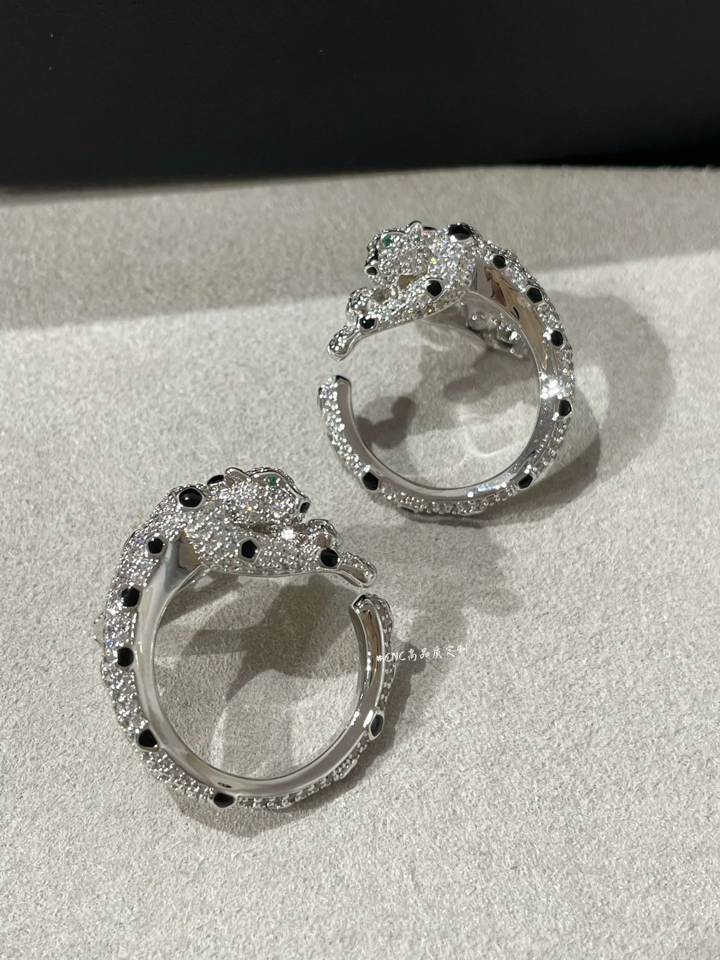 Серьги Cartier 051