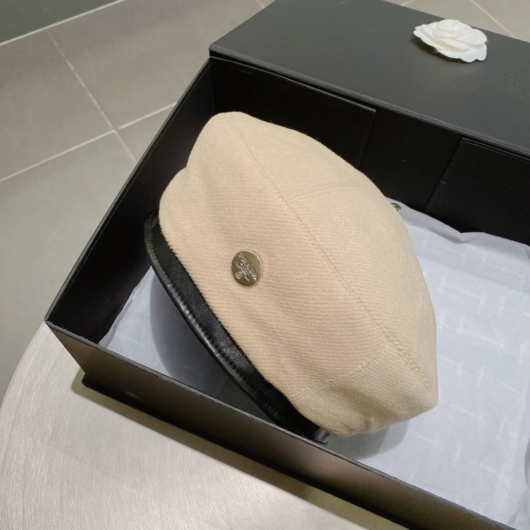 Шерстяной берет Prada — бежевый