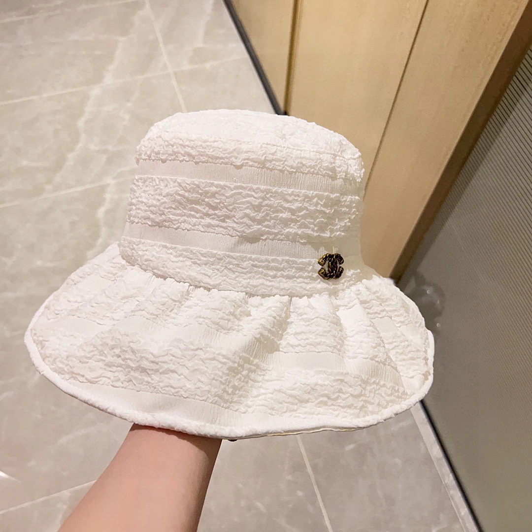 Новинка коллекции Chanel Весна/Лето 2023 - Мятая рыбацкая шляпа - Белая - 1