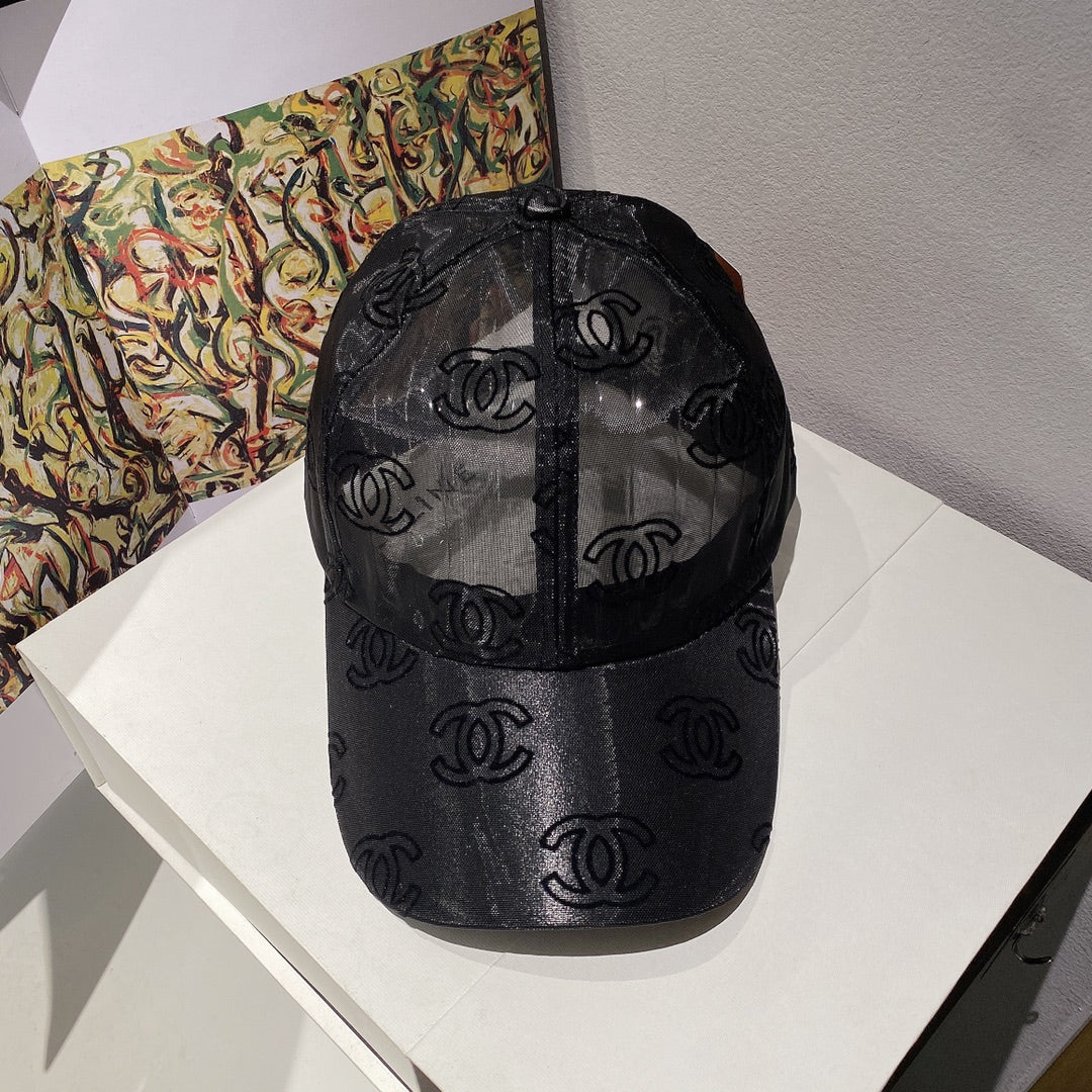 Новинка 2022 года от Chanel - сетчатая кепка-?уточка? - черная