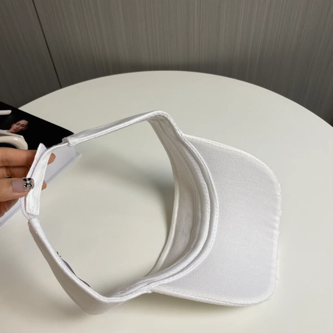 Chanel - Простая и стильная солнцезащитная шляпа - Белая