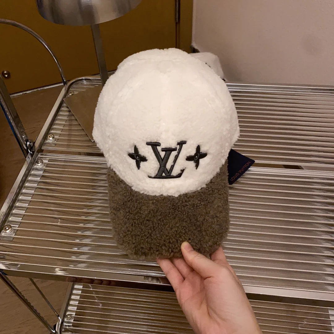 LV - Бейсболка из овечьей шерсти