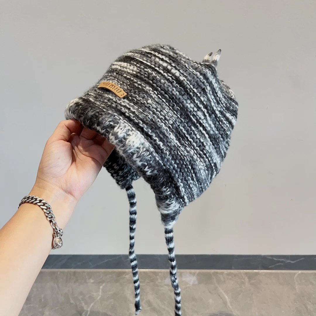 Miu Miu - Новая шерстяная шапка с ушками, осень/зима - черная