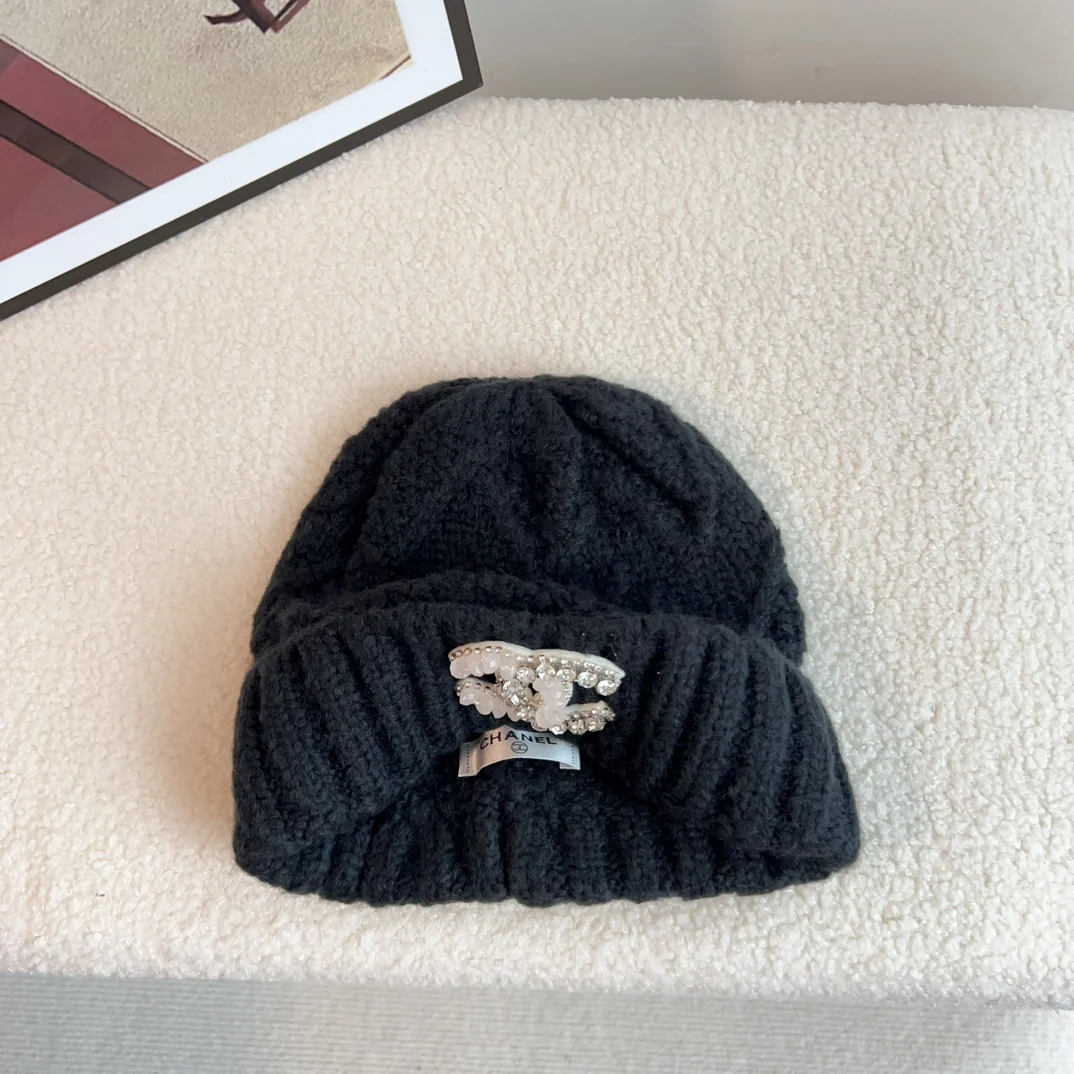 Вязаная шапка Chanel в корейском стиле, коллекция осень/зима 2023, черная.
