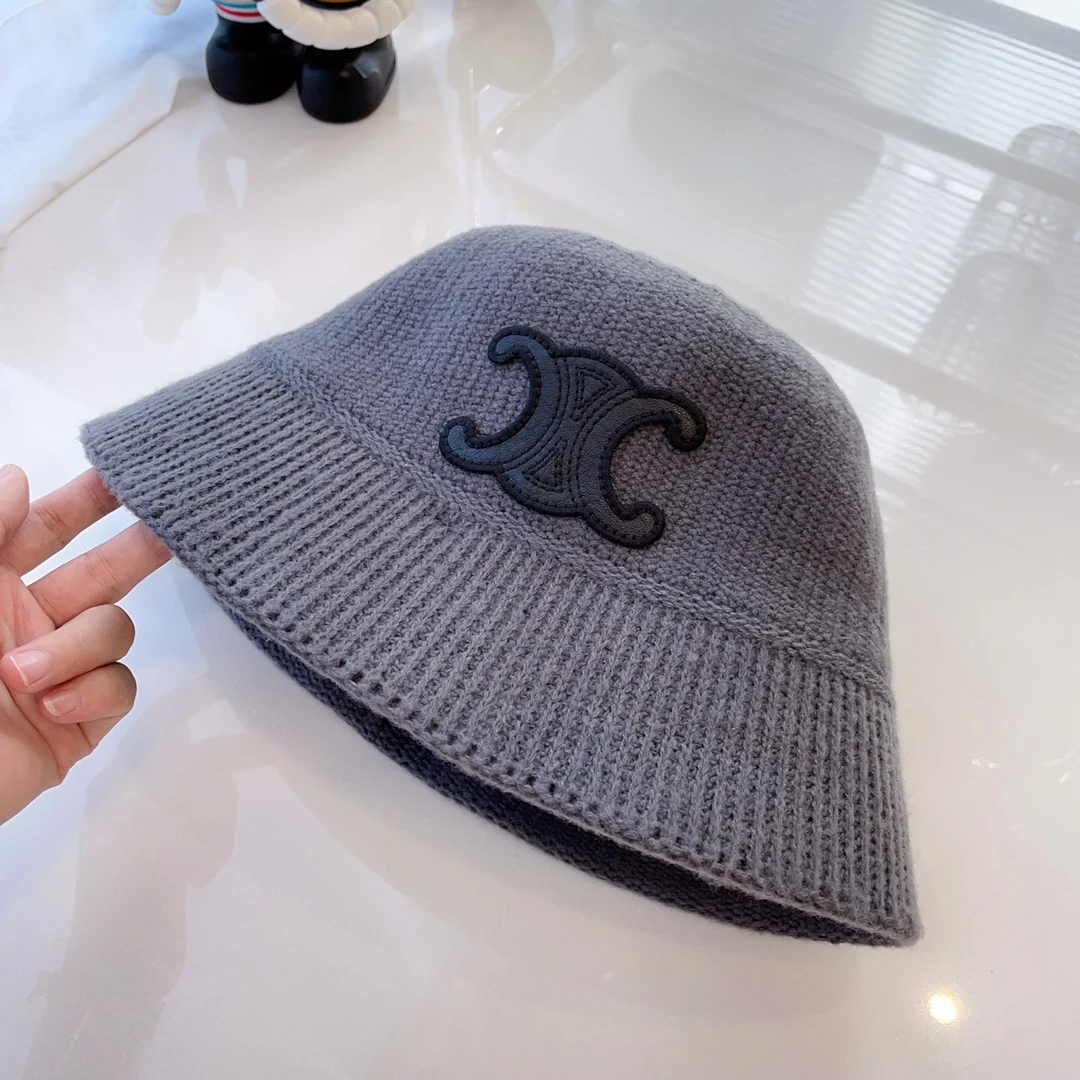 Вязаная рыбацкая шапка Celine в винтажном стиле с текстурной отделкой - серая.