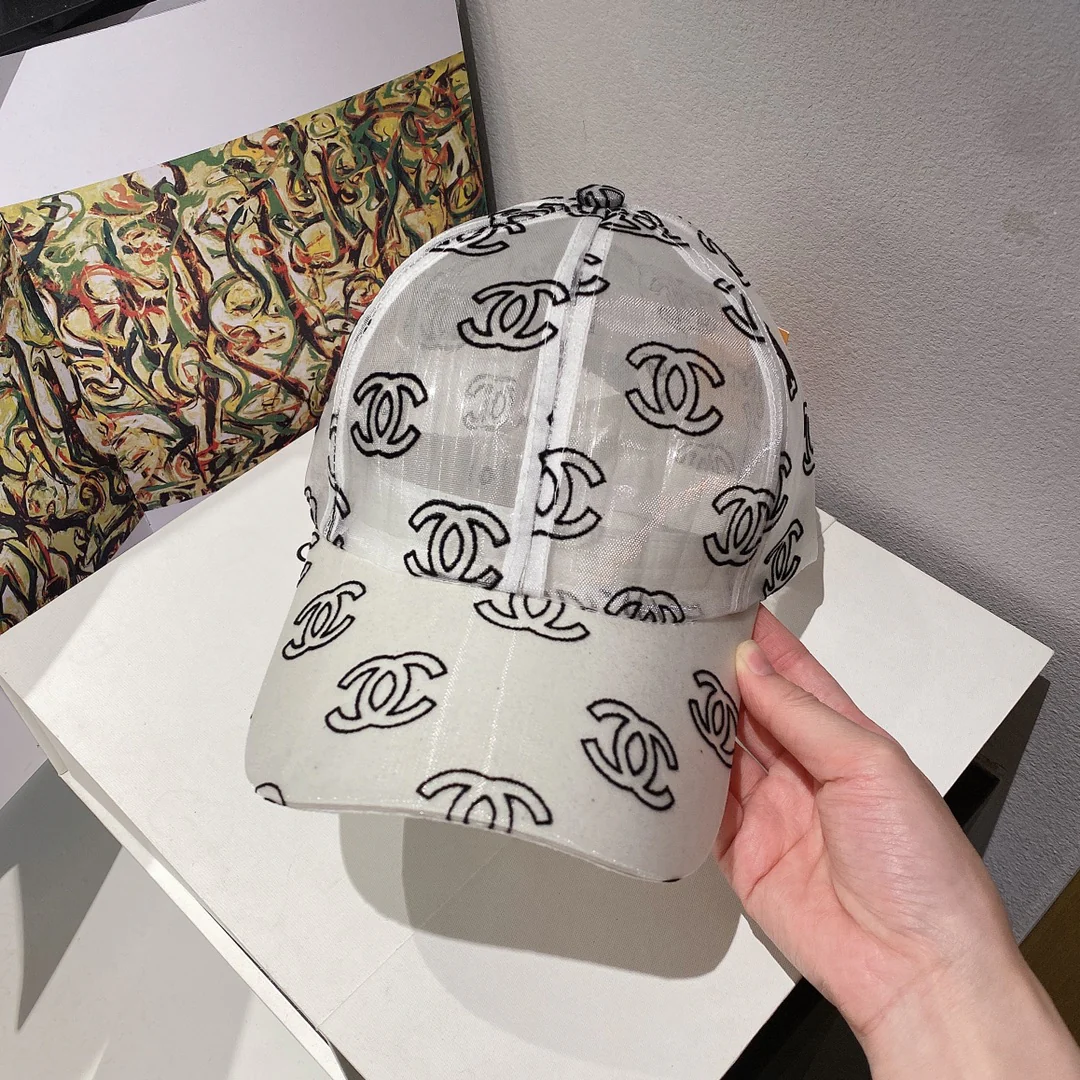 Новинка 2022 года от Chanel - сетчатая кепка-?уточка? - белая