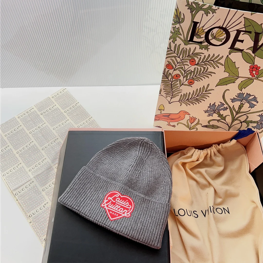 LV - Вязаная шапка-бини - Унисекс - Серая