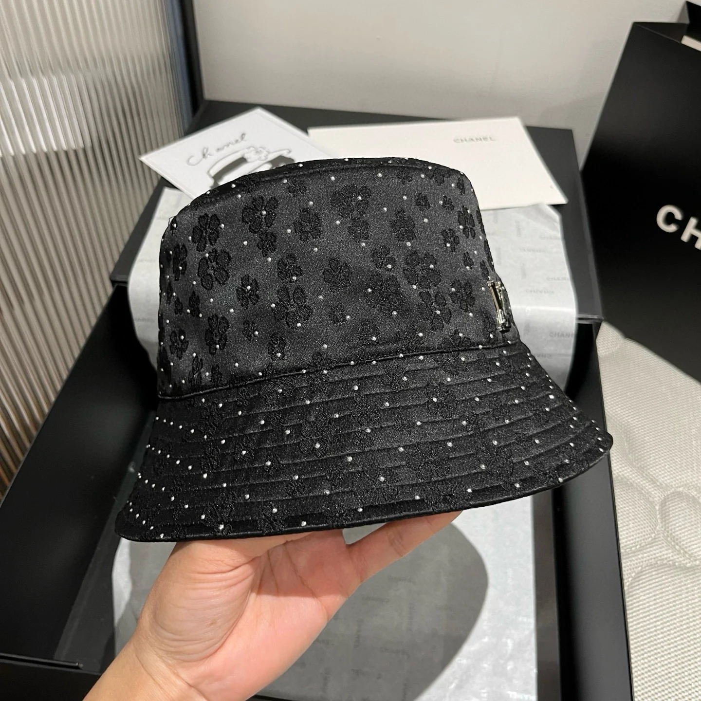 Двусторонняя рыбацкая шляпа LV - черная