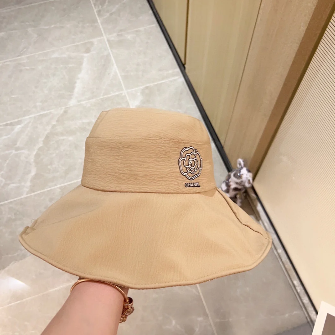 Новинка сезона весна/лето 2023 от Chanel - Рыбацкая шляпа с камелией