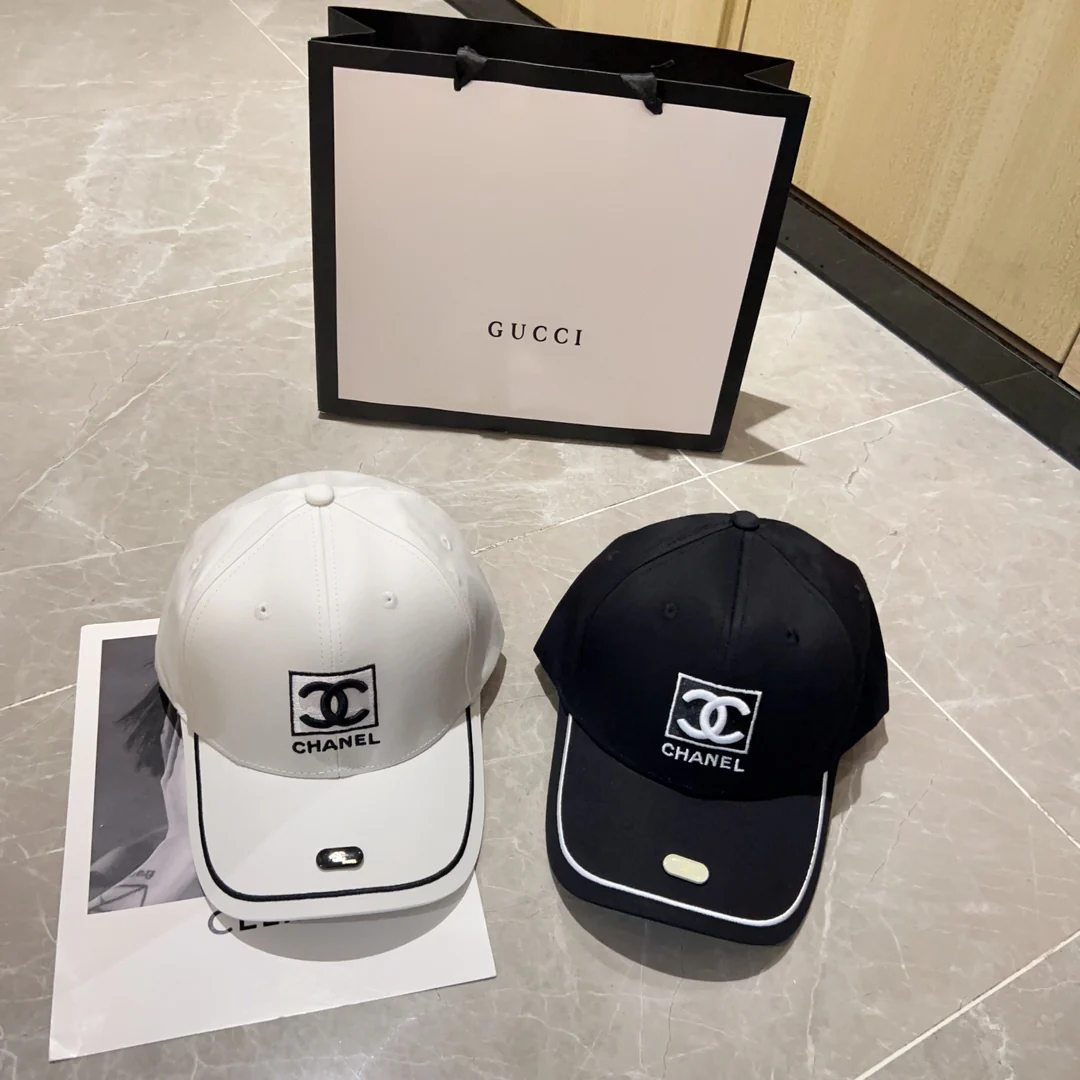 Новинка сезона весна/лето 2023 от Chanel - бейсболка - черная