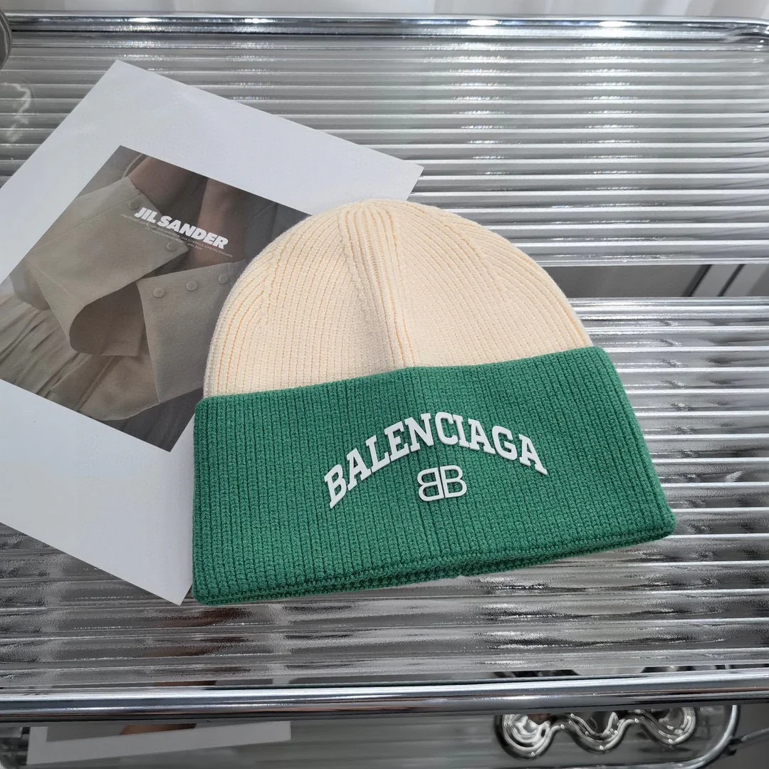 Вязаная шапка Balenciaga с цветовыми блоками