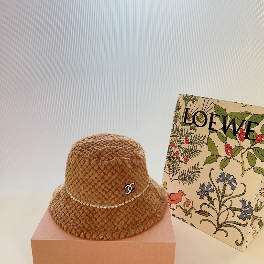 Chanel - Рыбацкая шляпа из флиса с жемчужной отделкой