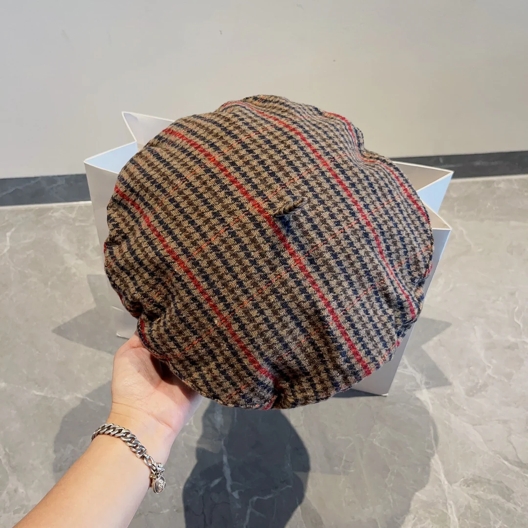 Prada - Ретро клетчатый берет из коллекции осень/зима - красный