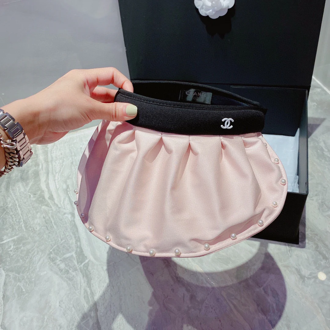 Солнцезащитная шляпа Chanel из перламутра