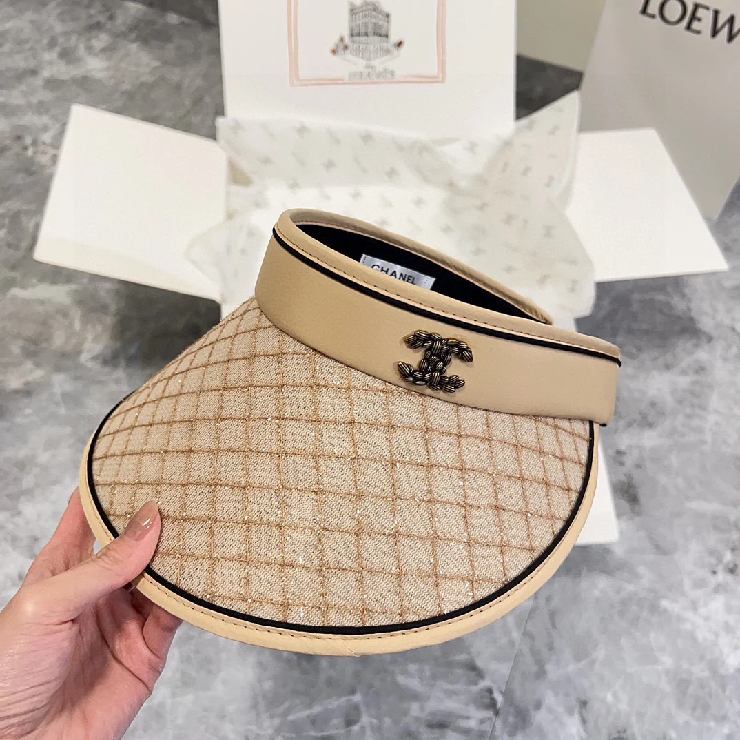 Новая летняя солнцезащитная шляпа Chanel 2024 с пайетками и клетчатым узором - цвет хаки.