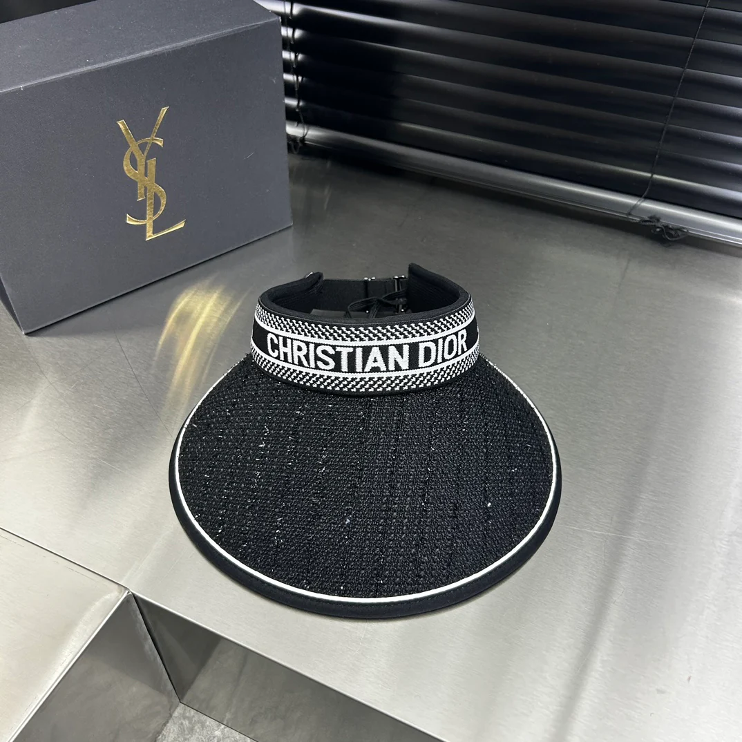 Новая плиссированная солнцезащитная шляпа Dior для лета 2024 года