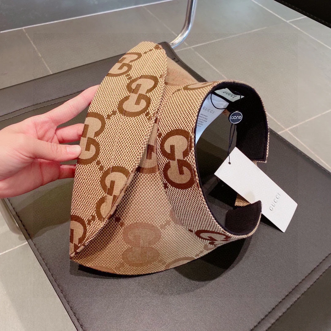 Новинки коллекции Gucci Весна/Лето 2023 - Кепка из канваса с монограммой и узкими полями - Козырек - Коричневый