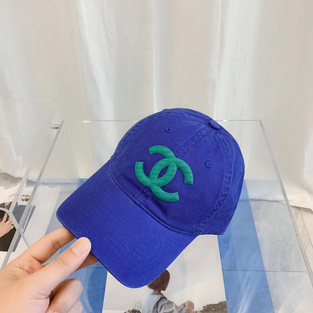 Бейсболка Chanel из осенне-зимней коллекции