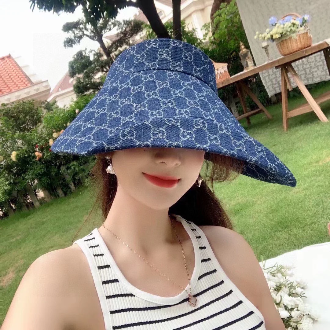 Новые поступления коллекции Gucci весна/лето 2023 - Широкополая шляпа с монограммой - Шляпа-козырек - Солнцезащитная шляпа