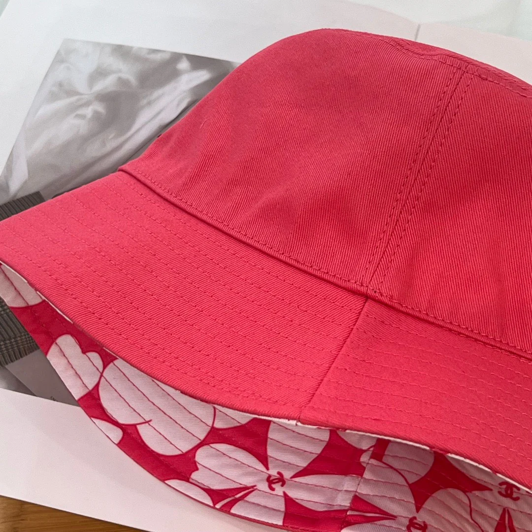 Chanel - Рыбацкая шляпа ручной работы, расшитая пайетками - Красная